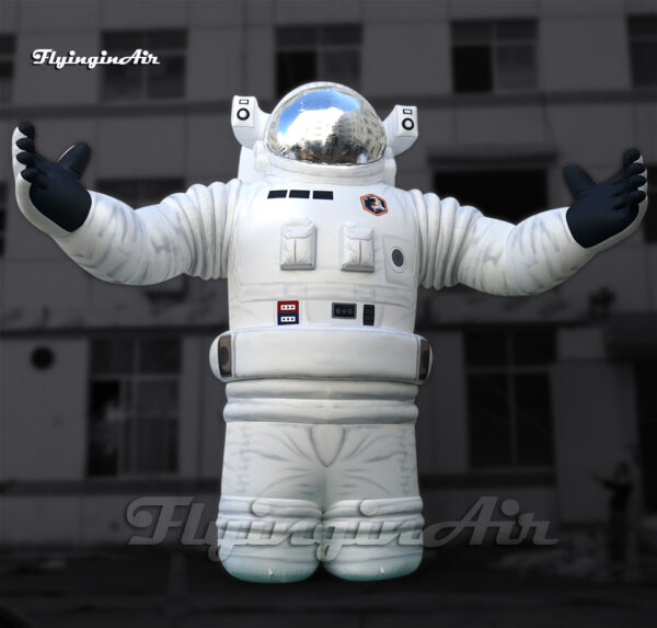 Modelo de astronauta inflable gigante blanco al aire libre de 10 m con las manos abiertas