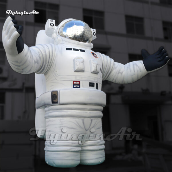 Modelo de cosmonauta inflable gigante blanco al aire libre de 10 m con las manos abiertas