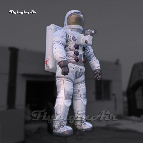 Spaceman inflable gigante al aire libre