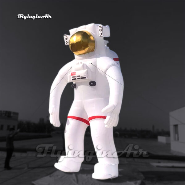 Modelo de Cosmonauta Inflable Gigante Blanco (6m) con Casco Dorado para Escenarios