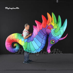 Disfraz inflable colorido de caballito de mar para llevar1