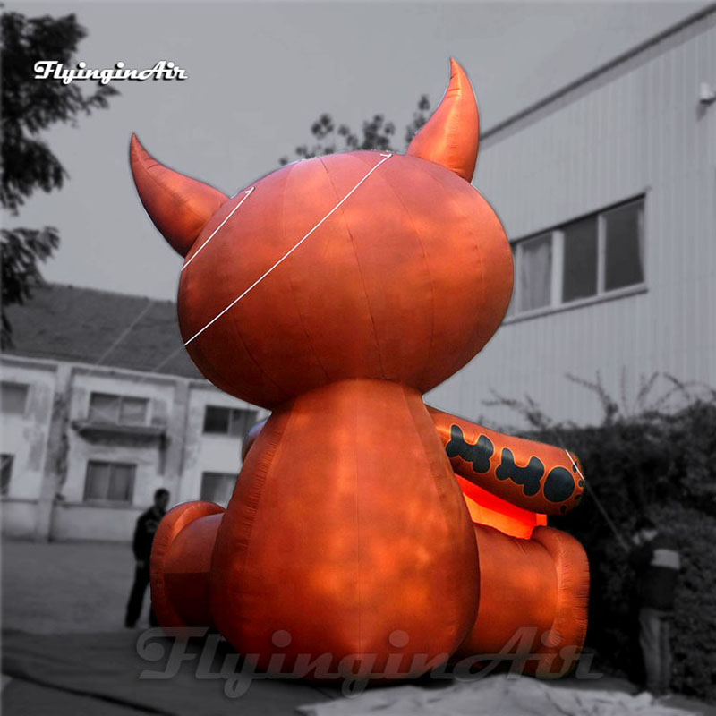 Gato inflable gigante de Halloween con calabaza3
