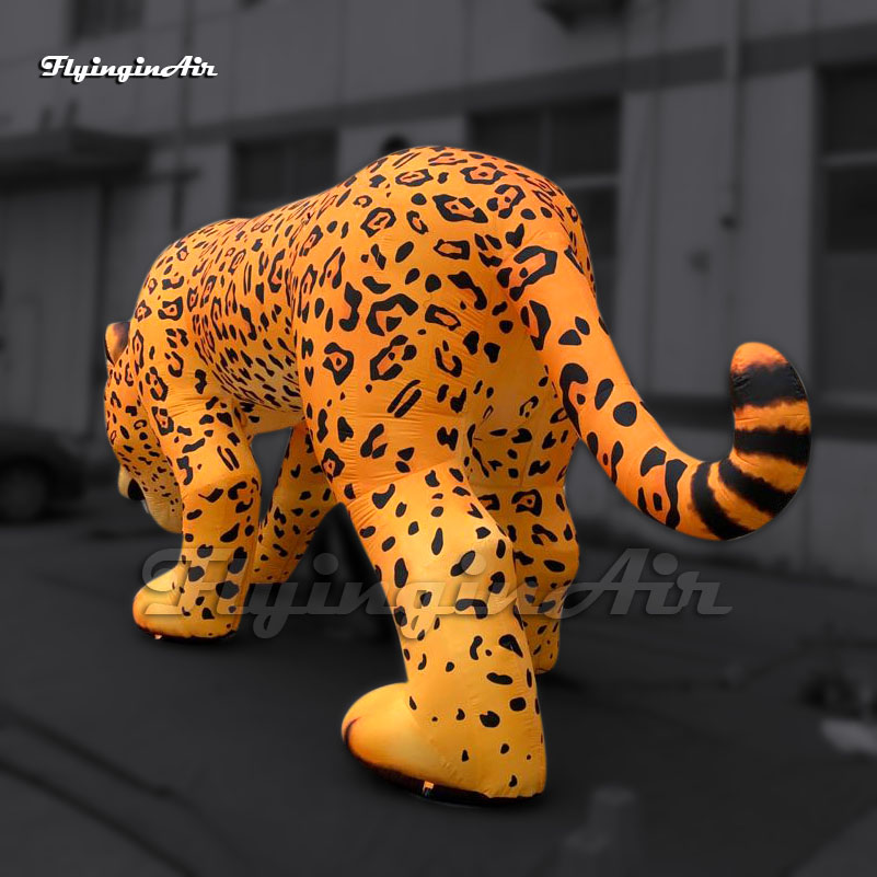 Leopardo inflable gigante y realista